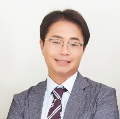Marketing VP Mr. KYLE  BACK